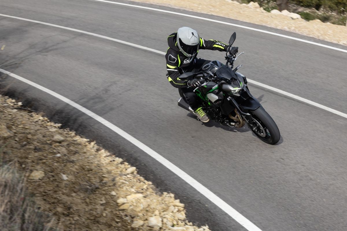 Kawasaki Z900: ecco la naked che da oggi vorrete comprare (e non solo per il prezzo...) +VIDEO+